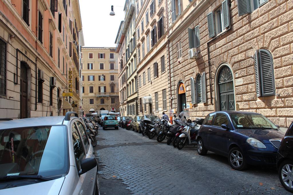 Booking House Rome Room photo